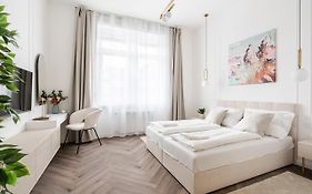 E13 - Grand Boulevard Heritage Suite - Best Location By Bqa